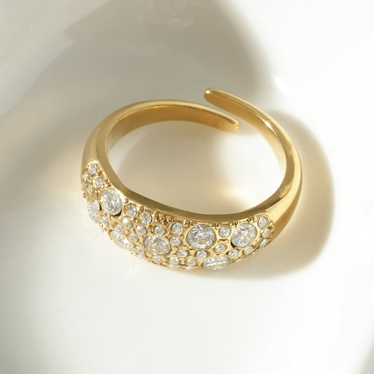 Bague ouverte pavée de strass esprit galaxie