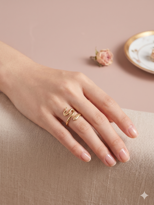 Bague ouverte à l'avant serpent à queue enroulée