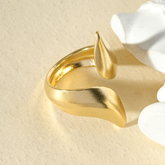 Bague ajustable goutte asymétrique doré brossé