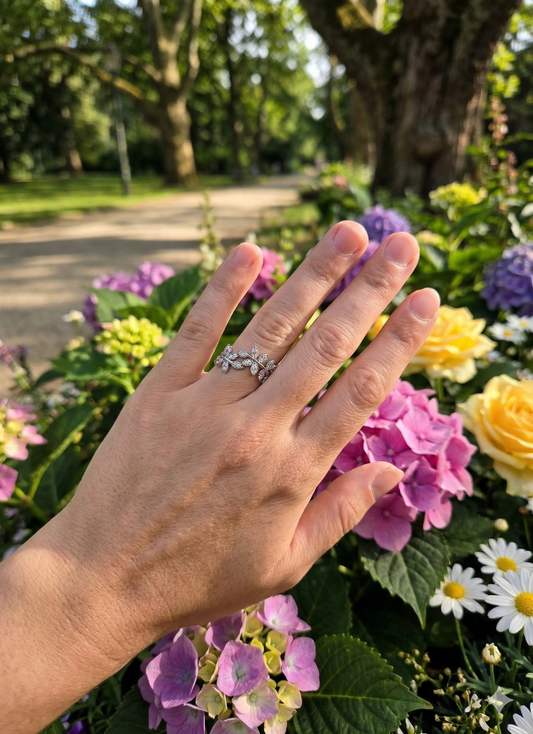 Bague ouverte deux feuilles longues en strass