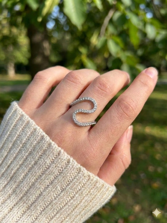 Bague ajustable motif vague pavée de strass