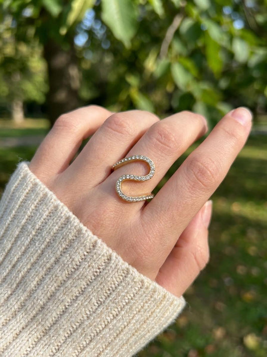 Bague ajustable motif vague pavée de strass