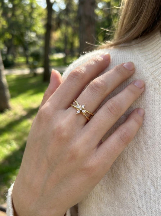 Bague ajustable 2 anneaux à fleur pavée de strass