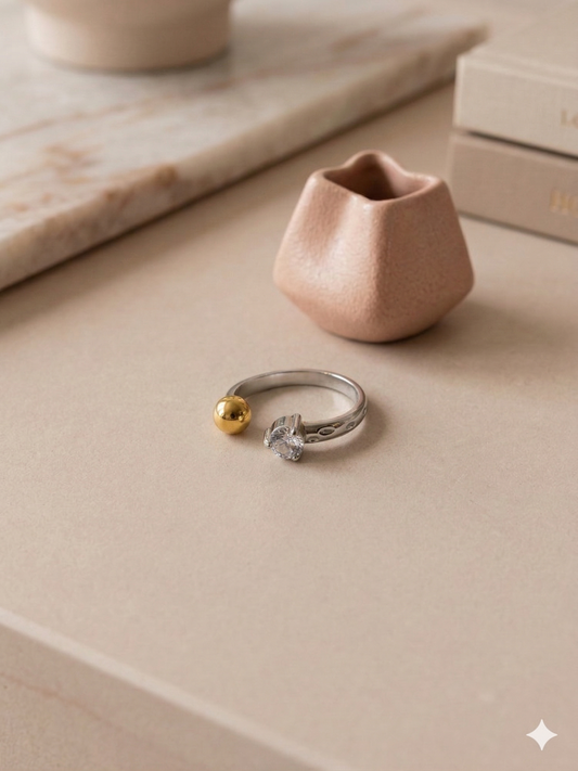 Bague bicolore ouverte à l'avant strass et bille dorée