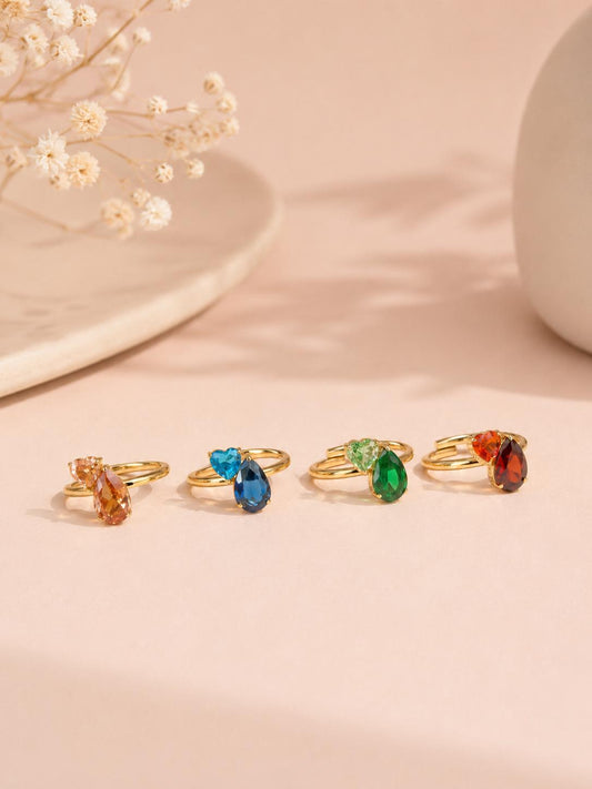 Bague fine goutte à strass colorés