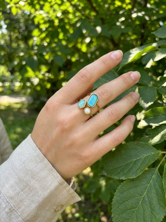 Bague dorée pierres turquoise et perle centrale