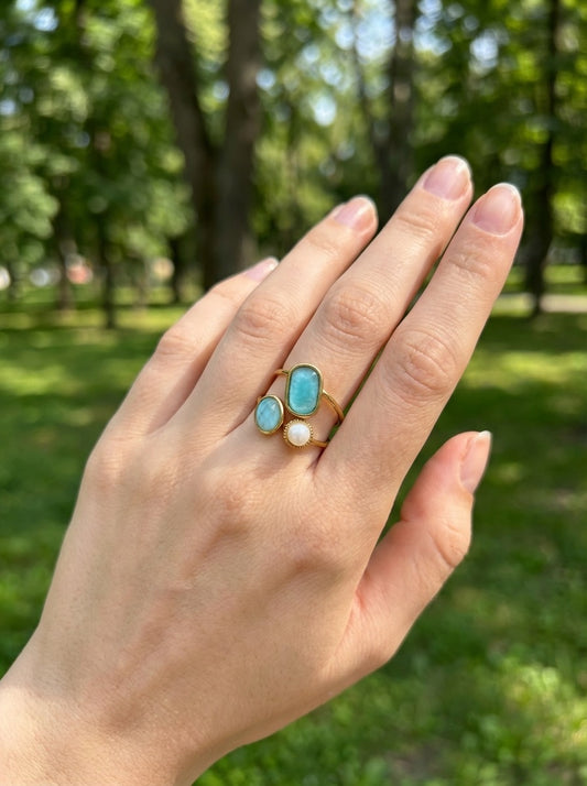 Bague dorée pierres turquoise et perle centrale