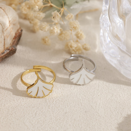Bague ajustable feuille Ginkgo nacrée