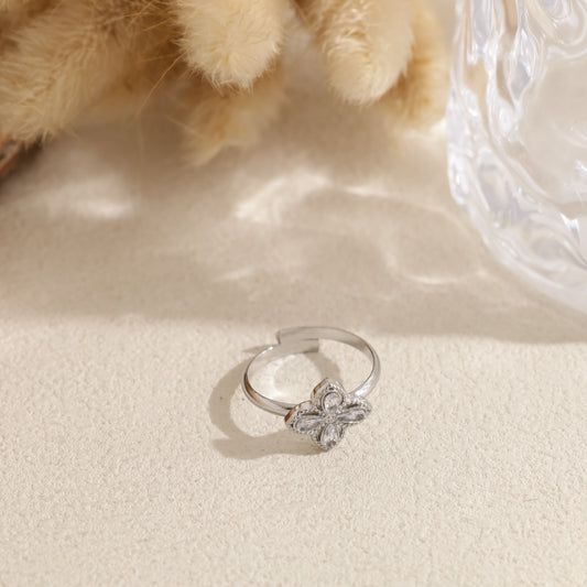 Bague ajustable fleur sertie strass