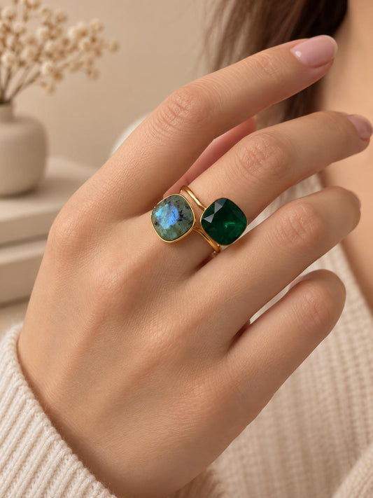 Bague dorée ouverture pierre naturelle et strass coloré