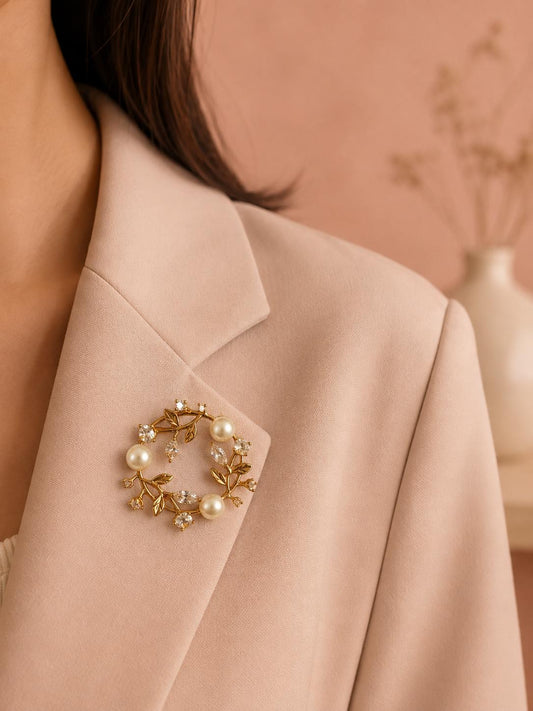 Broche couronne feuillage perles et zircons