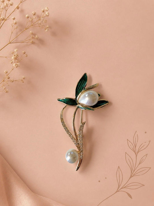 Broche fleur émail vert et perles