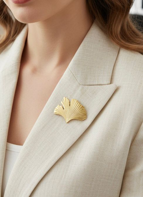 Broche aimantée dorée en forme Ginkgo