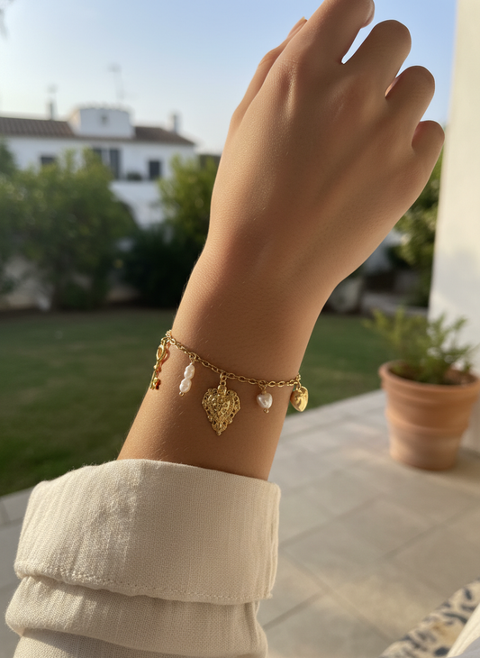 Bracelet doré charms cœur sacré et perles