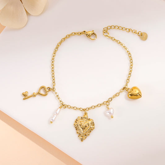 Bracelet doré charms cœur sacré et perles