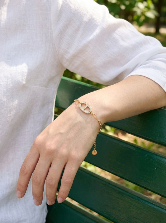 Bracelet maillon ovale ajouré et pavé