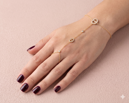 Chaîne de main minimaliste anneaux sertis de strass