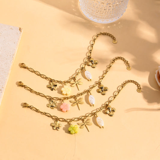 Bracelet doré à charms libellule et fleur esprit jardin