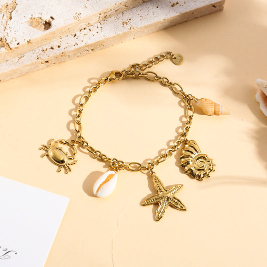Bracelet doré à charms coquillage, étoile de mer et crabe