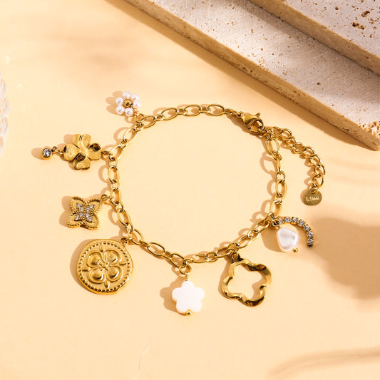 Bracelet doré à charms trèfles et perles effet bonheur
