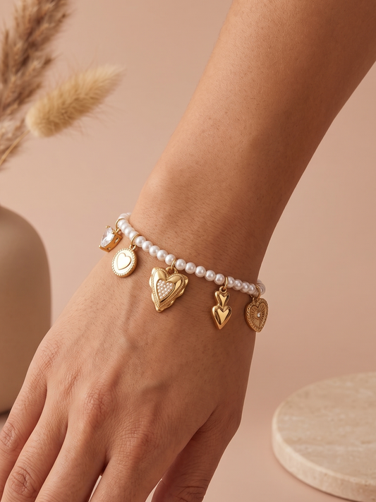 Bracelet doré chaîne perlée charms cœurs
