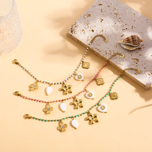 Bracelet doré à perles charms fleurs et cœur