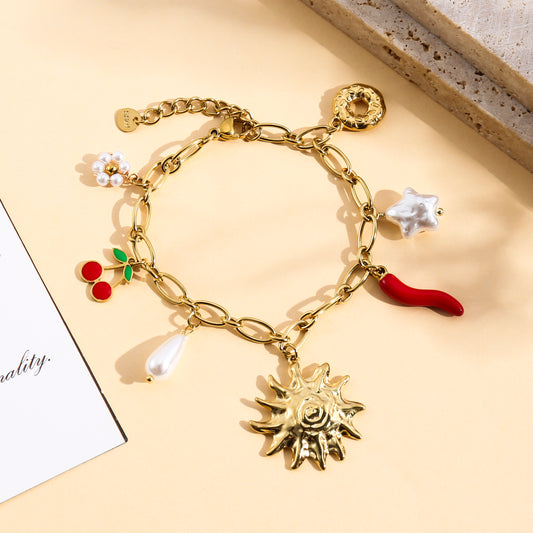 Bracelet doré charms soleil, piment et cerise