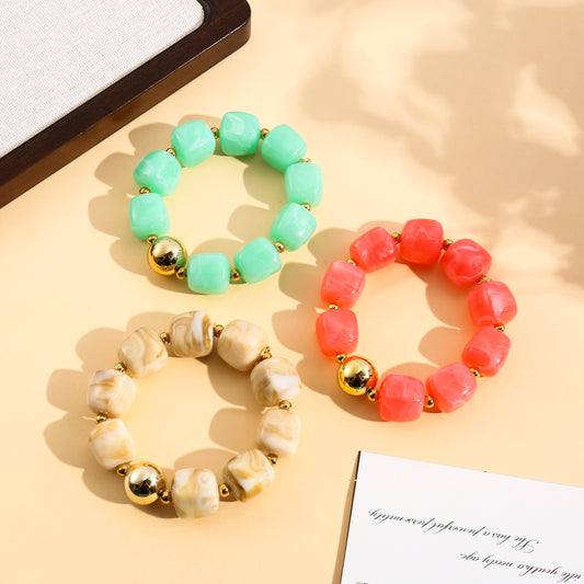 Bracelet élastique perles carrées et bille dorée