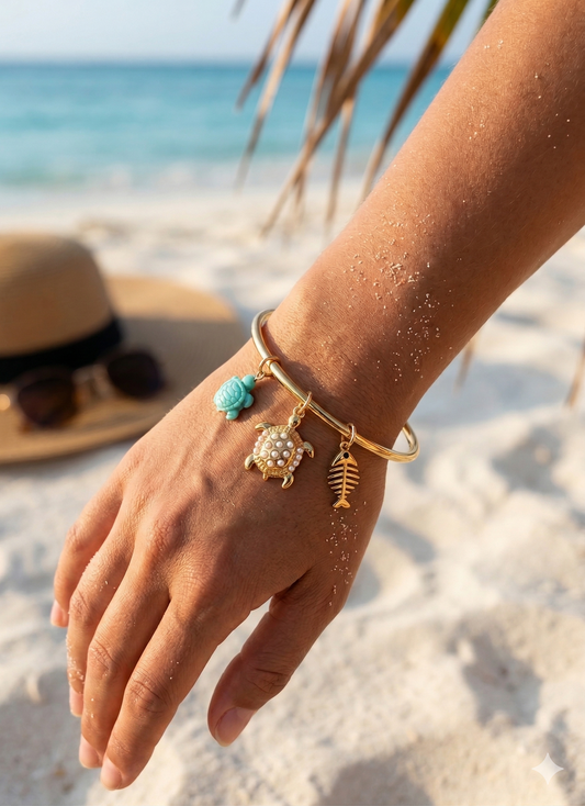 Bracelet jonc doré pendentif tortue perlée et bleue