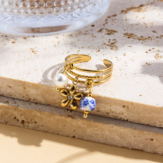 Bague dorée ajustable charms fleur et perle en porcelaine bleue