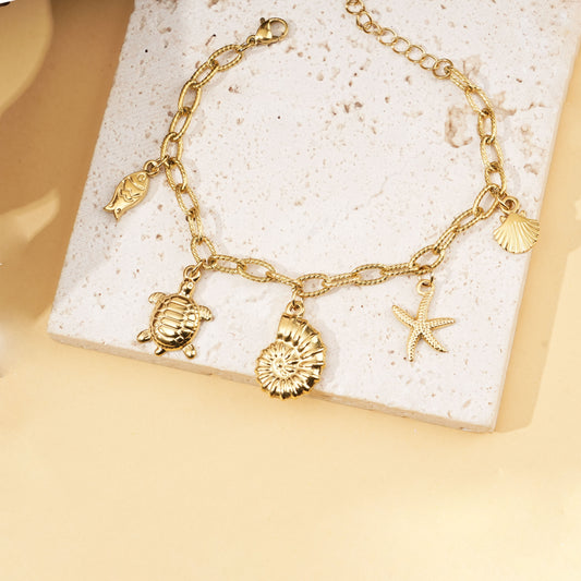Bracelet doré charms marins tortue, étoile de mer et coquillage