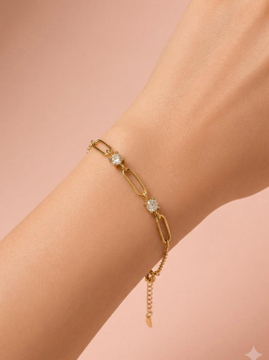 Bracelet doré chaîne trombone et oxydes de zirconium