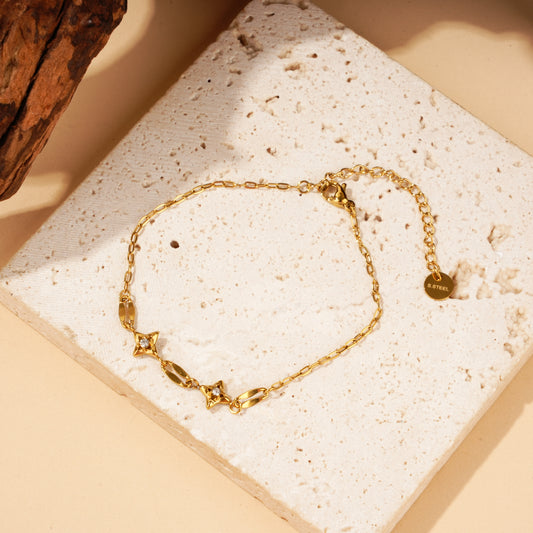 Bracelet chaîne dorée maillons ovales étoiles strass