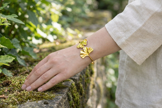 Bracelet ouvert à motifs feuilles Ginkgos