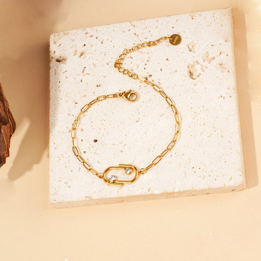 Bracelet chaîne dorée avec ovale et double strass
