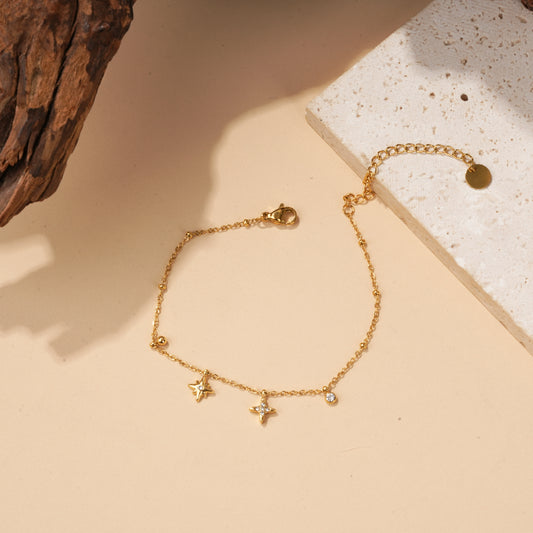 Bracelet chaîne fine étoiles et oxydes de zirconium