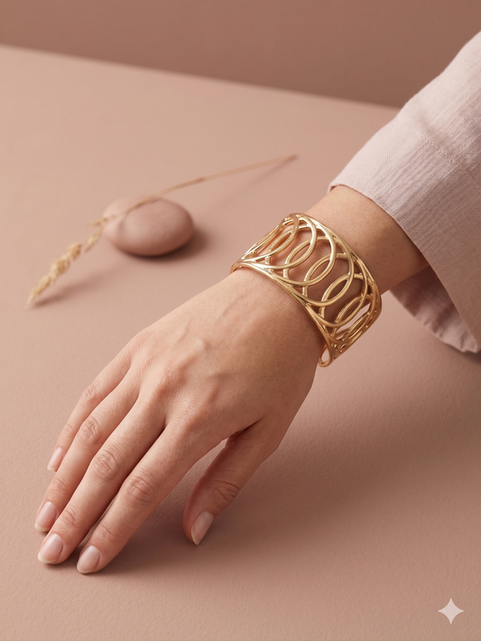 Bracelet manchette ouvert design géométrique
