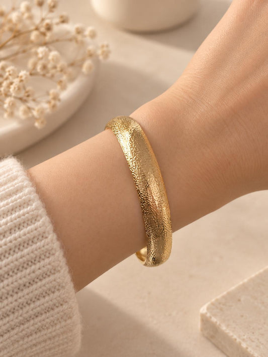 Bracelet jonc doré écaillé