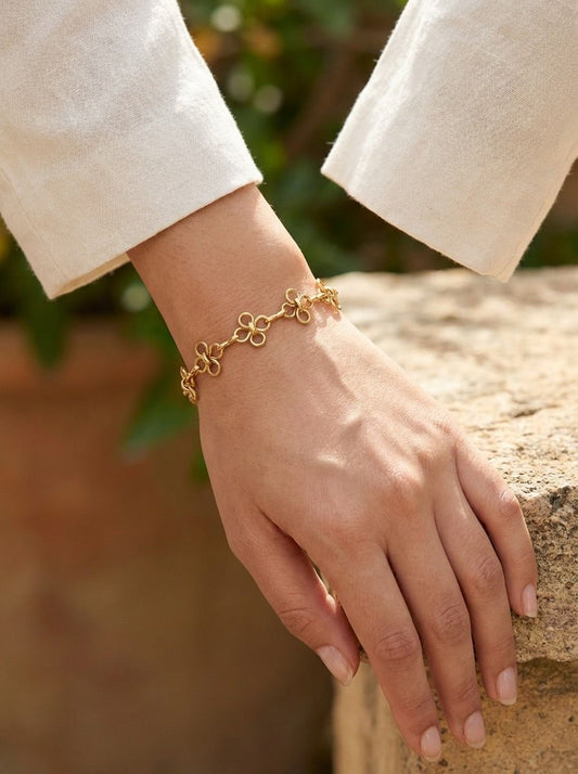 Bracelet doré motif fleurs ajournées entrelacées