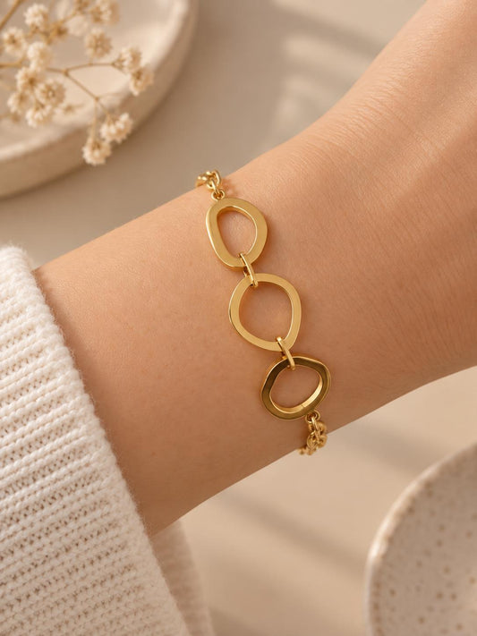 Bracelet chaîne fine trois grands maillons