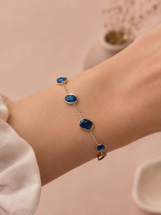 Bracelet fin orné de zirconium colorés et géométriques