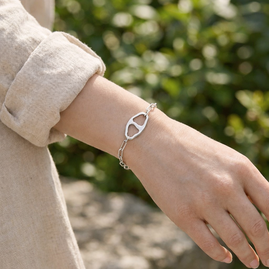 Bracelet argenté pendentif ovale séparé martelé