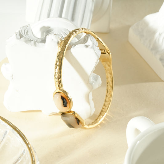 Bracelet jonc martelé résine léopard