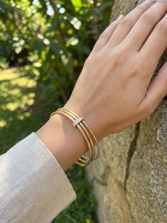 Bracelet trois rangs à motifs avec barre sertie