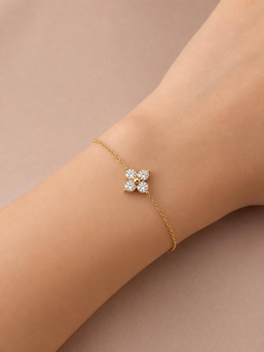 Bracelet chaîne fine trèfle sertie