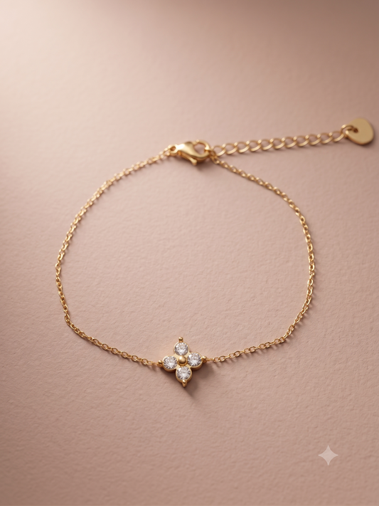 Bracelet chaîne fine trèfle sertie