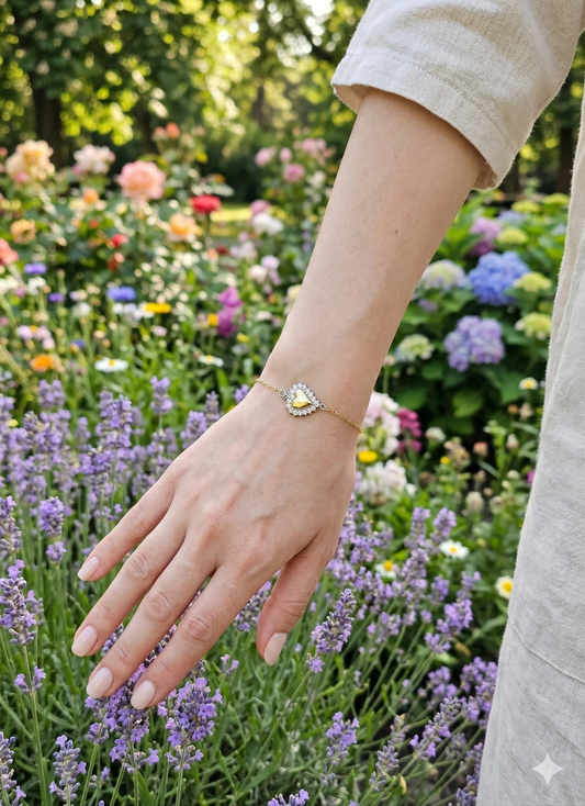 Bracelet doré cœur entourné de strass