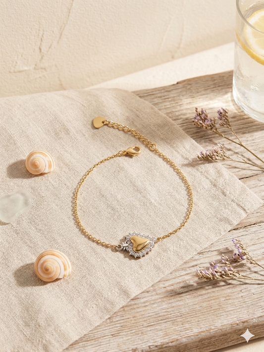 Bracelet doré cœur entourné de strass