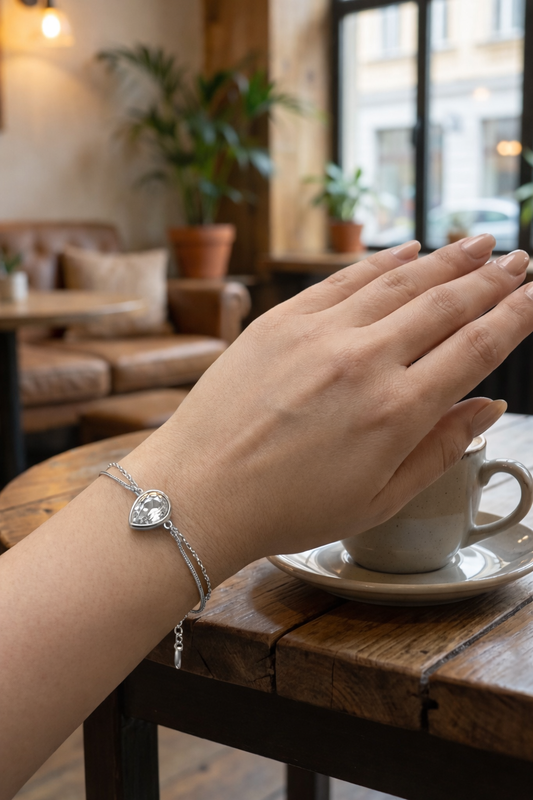 Bracelet double chaîne avec strass goutte