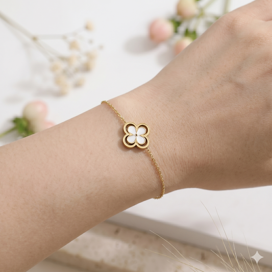 Bracelet fleur nacrée contour ajouré